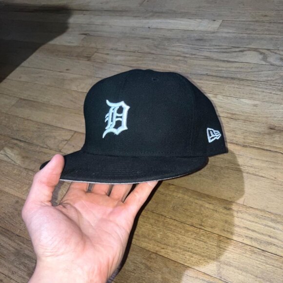 New Era Men's Hat - Picture 1 of 3